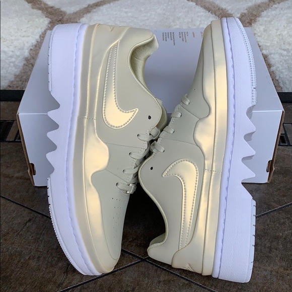 NIKE W AJ 1 JESTER XX LOW LACED SE FOSSIL-WHITE - Picture 6 of 16